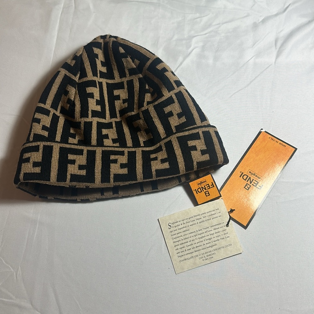 ๐๏ธ๐๏ธHOST PICK๐ Authentic Fendi Brown Zucca Beanie, Get cozy this winter :) NWT - Picture 5 of 9